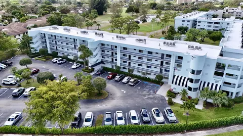 6698 10th Ave N #106, Lake Worth, FL 33467