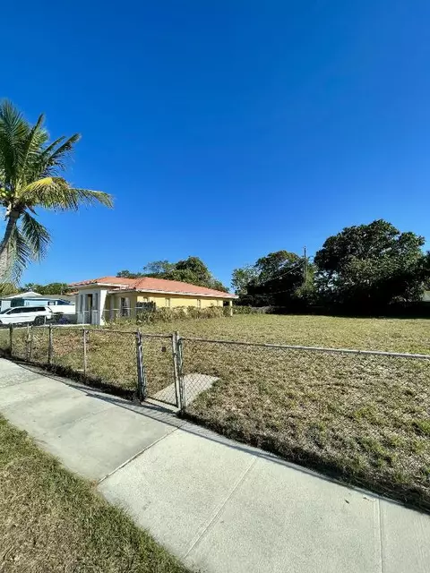 936 39th, West Palm Beach, FL 33407