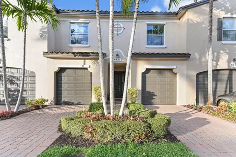 4627 Mediterranean Cir, Palm Beach Gardens, FL 33418