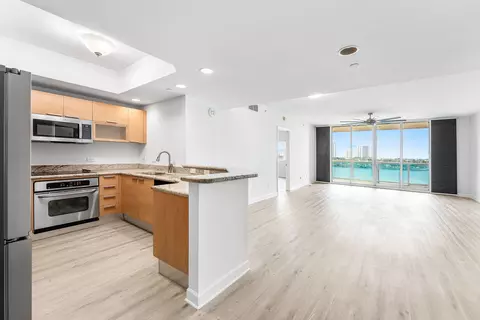 2640 Lake Shore Dr #614, Riviera Beach, FL 33404