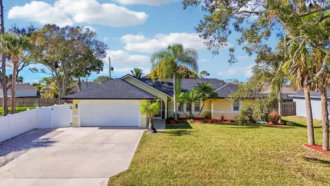 2374 SW Chateau Ter, Port Saint Lucie, FL 34953