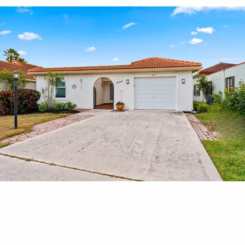 8329 Bonita Isle Dr, Lake Worth, FL 33467