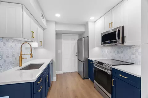 3041 E Palm Dr, Boynton Beach, FL 33435
