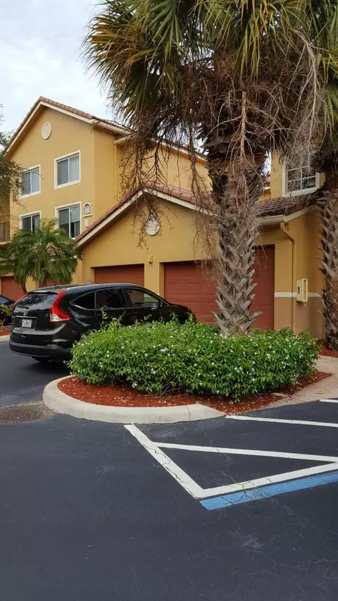 100 Scotia Dr #206, Hypoluxo, FL 33462