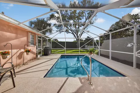 4238 Royal Oak Dr, Palm Beach Gardens, FL 33410