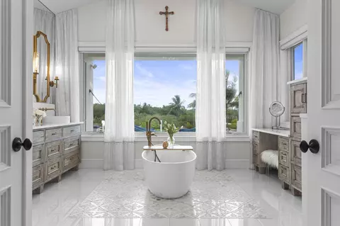 Bath - 3 Island Rd, Stuart, FL 34996 photo 1 of 10