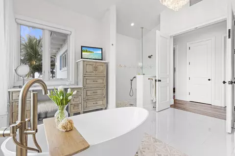 Bath - 3 Island Rd, Stuart, FL 34996 photo 3 of 10