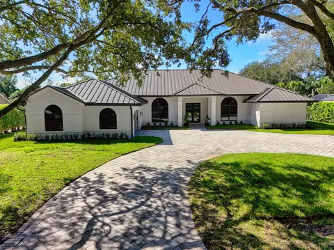 18240 SE Heritage Dr, Tequesta, FL 33469