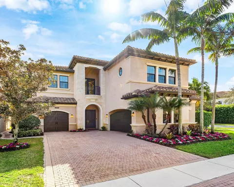 8749 Lewis River Rd, Delray Beach, FL 33446
