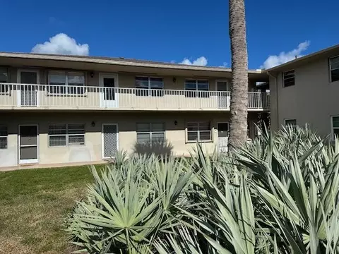 14 Lake Vista Trl #104, Port Saint Lucie, FL 34952