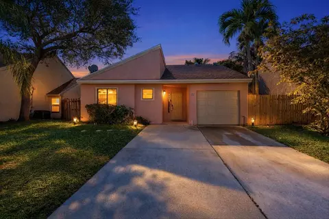 31 Peachtree Pl, Boynton Beach, FL 33436