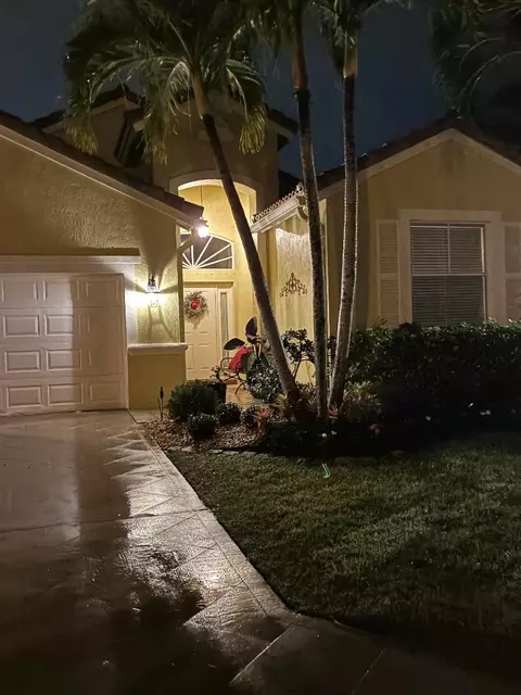 9592 Lago Dr, Boynton Beach, FL 33472