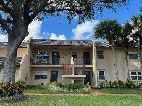 158 Lake Constance Dr, West Palm Beach, FL 33411