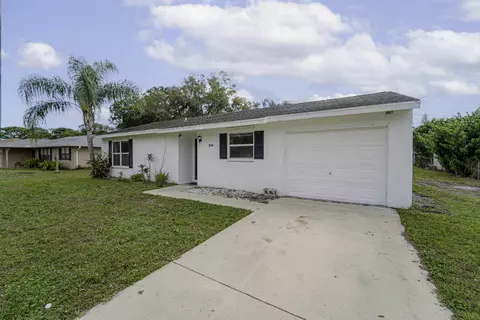 2164 SE Gaslight St, Port Saint Lucie, FL 34952