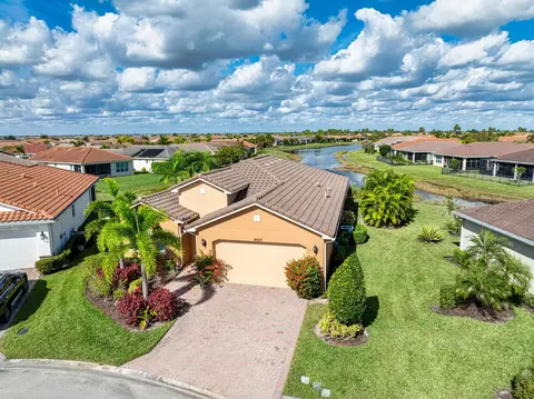 10313 SW Fernwood Ave, Port Saint Lucie, FL 34987