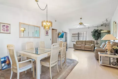 7633 Tahiti Ln #204, Lake Worth, FL 33467