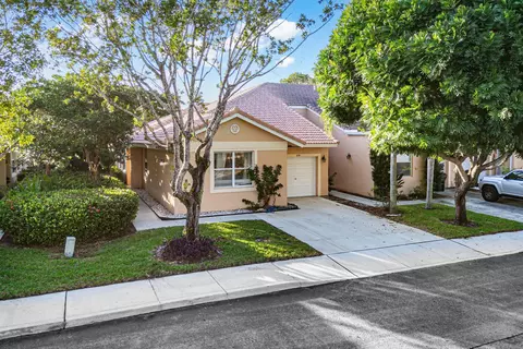 370 Coral Trace Ln, Delray Beach, FL 33445