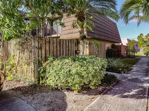 1166 6th Ave #14C, Vero Beach, FL 32960