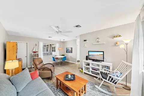520 NE 7th #2D, Delray Beach, FL 33483