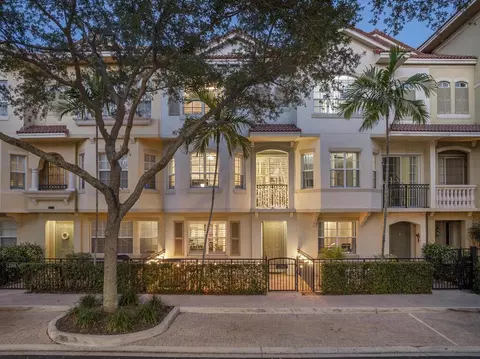 2305 Amalfi Way, Palm Beach Gardens, FL 33410
