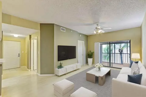 2806 Veronia Dr #301, Palm Beach Gardens, FL 33410
