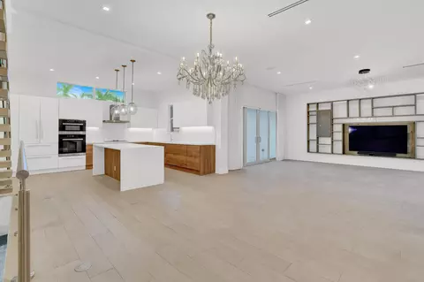 12 SE 10th, Fort Lauderdale, FL 33301