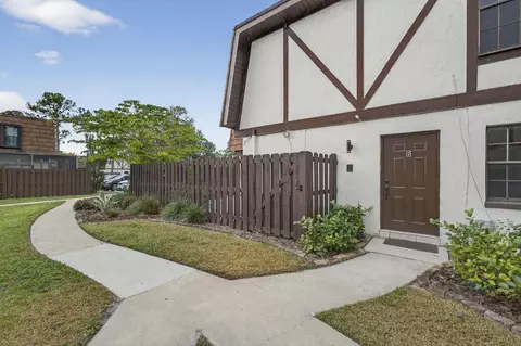 102 Weybridge #B, Royal Palm Beach, FL 33411