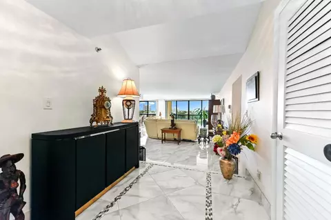 1900 Consulate Pl #604, West Palm Beach, FL 33401