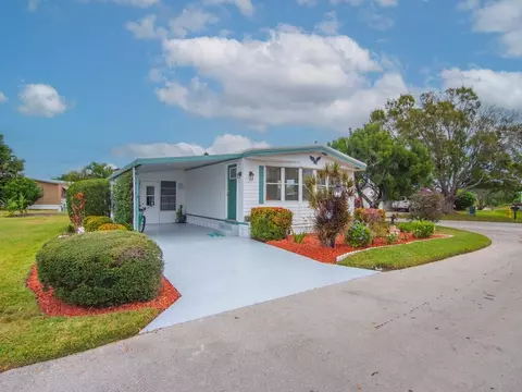 452 NE Pinelake Village Blvd, Jensen Beach, FL 34957