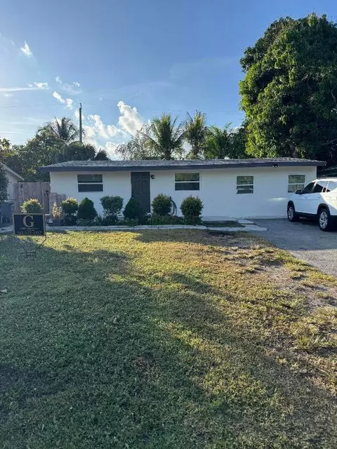 7945 Loomis St, Lake Worth, FL 33462