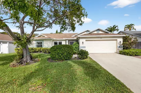 81 Cedar Cir, Boynton Beach, FL 33436