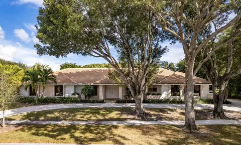 2812 Embassy Dr, West Palm Beach, FL 33401