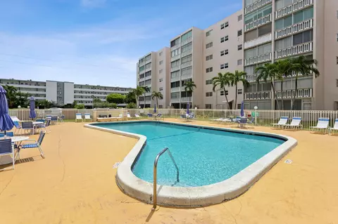 500 NE 12th Ave #701, Hallandale Beach, FL 33009