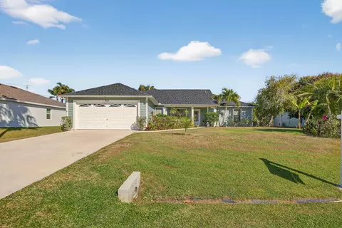 615 SE Dean Ter, Port Saint Lucie, FL 34984