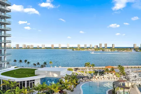 220 Lake Shore Dr, Lake Park, FL 33403