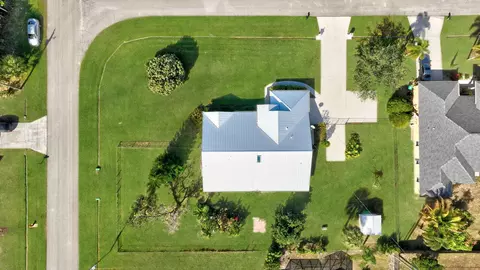 184 SW Uneeda Pl, Port Saint Lucie, FL 34953