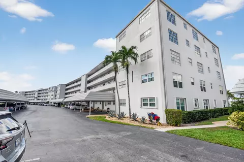 250 John F Kennedy Dr #302, Atlantis, FL 33462
