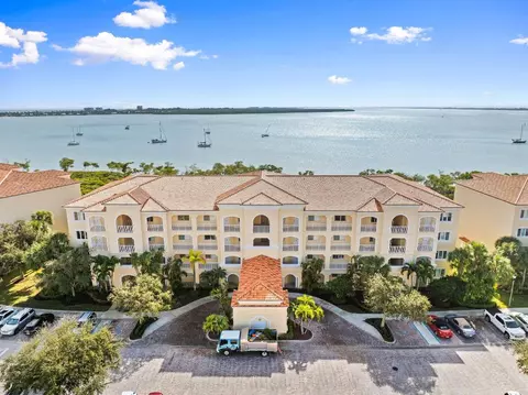 25 Harbour Isle W #203, Fort Pierce, FL 34949