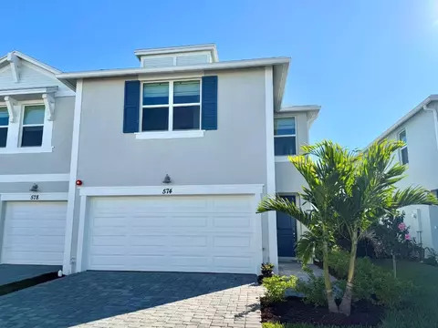 574 Salisbury Cir, Fort Pierce, FL 34982
