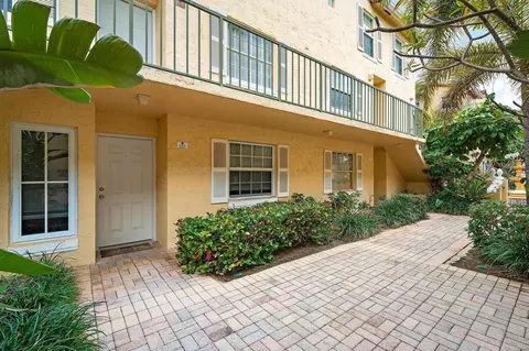 1015 Lake Shore Dr #102, Lake Park, FL 33403