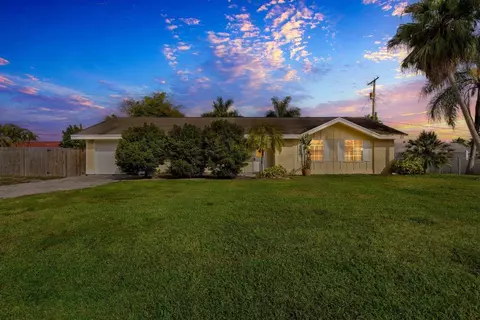 9199 Lantern Dr, Lake Worth, FL 33467