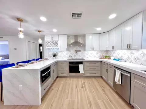 118 SW 9th Ave, Delray Beach, FL 33444