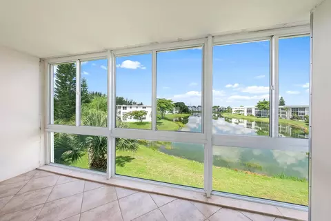 306 Wellington E, West Palm Beach, FL 33417