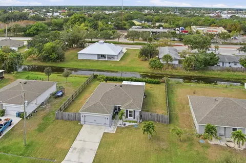 2220 SE Lucaya St, Port Saint Lucie, FL 34952