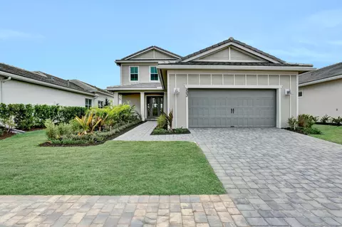 203 SE Calmo Cir, Port Saint Lucie, FL 34984