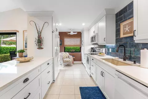 82 Ironwood Way N N, Palm Beach Gardens, FL 33418