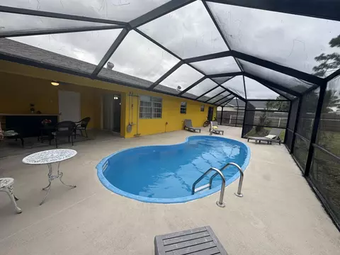 882 SE Walters Ter, Port Saint Lucie, FL 34983