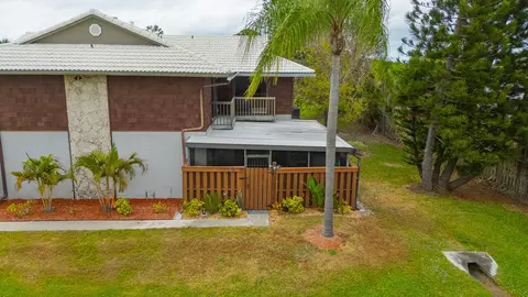 3204 SE Guenevere Ln, Port Saint Lucie, FL 34952