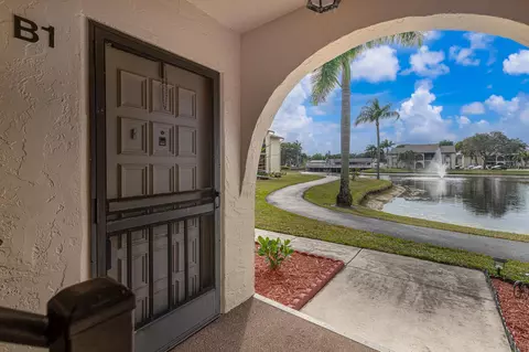 128 Lake Pine Cir #B-1, Greenacres, FL 33463