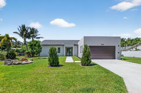 3920 Espan Ct, Palm Springs, FL 33461